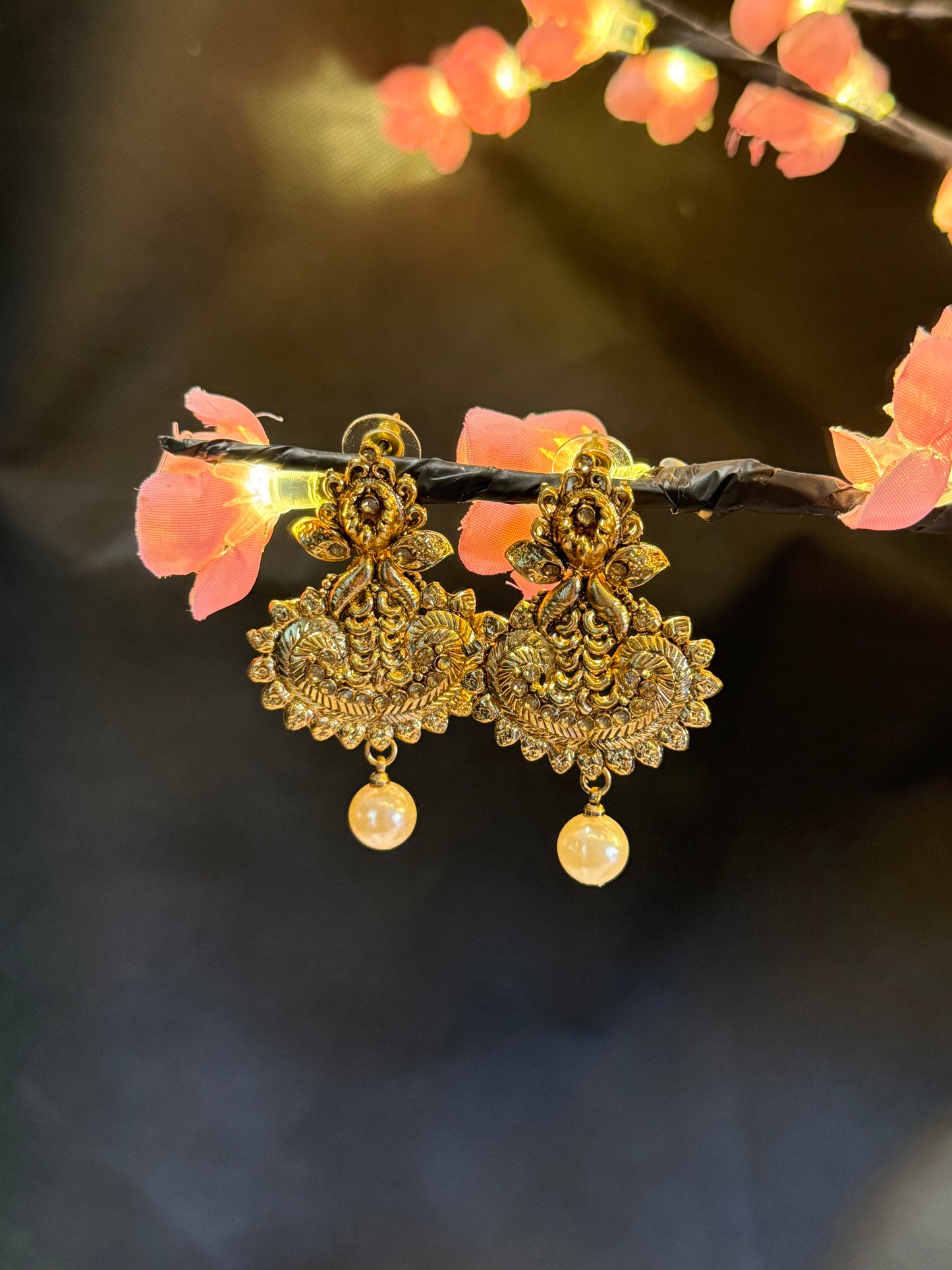 Sunehri Leher Earrings