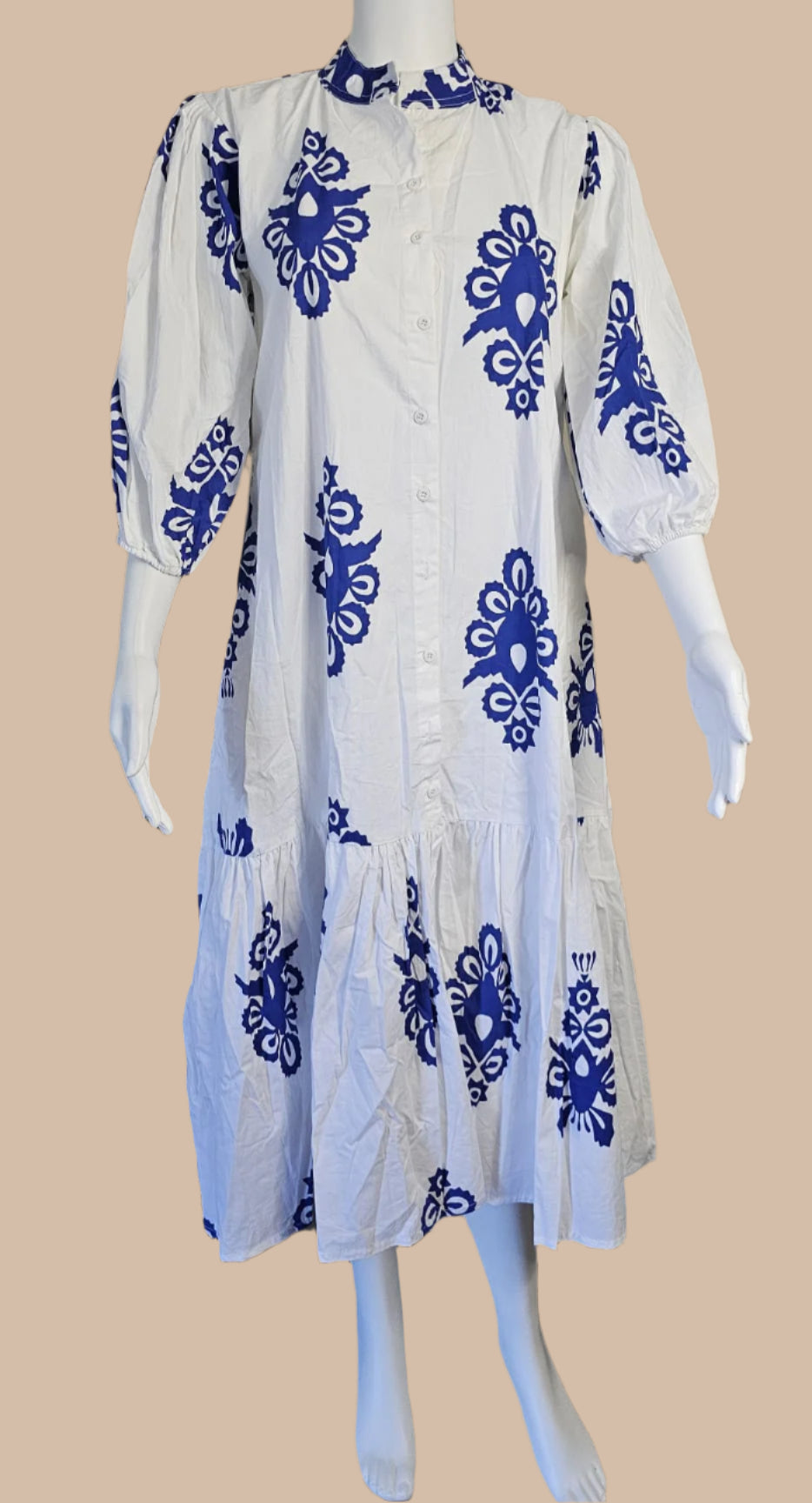Robe longue blanche et bleue
