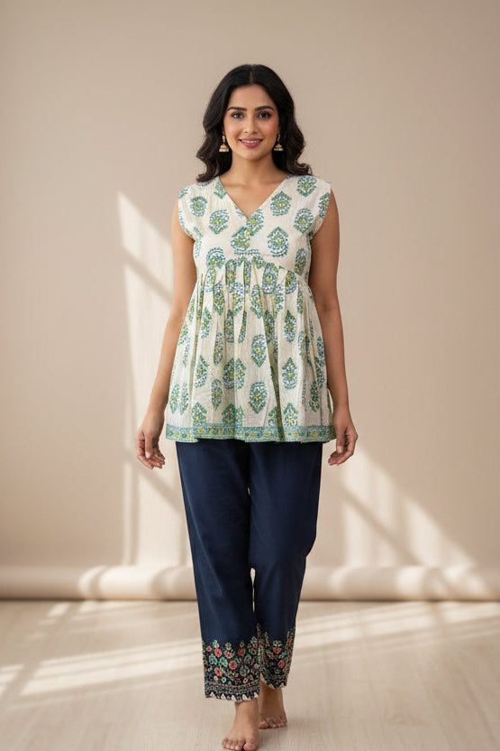 Beautiful Flower Sleeveless Short Top