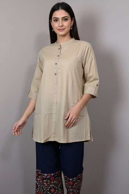 Beige kurta on a mannequin against a plain background