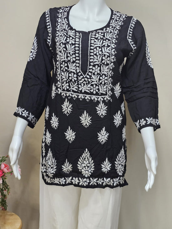 Hauts courts unis Chikankari en coton Mul