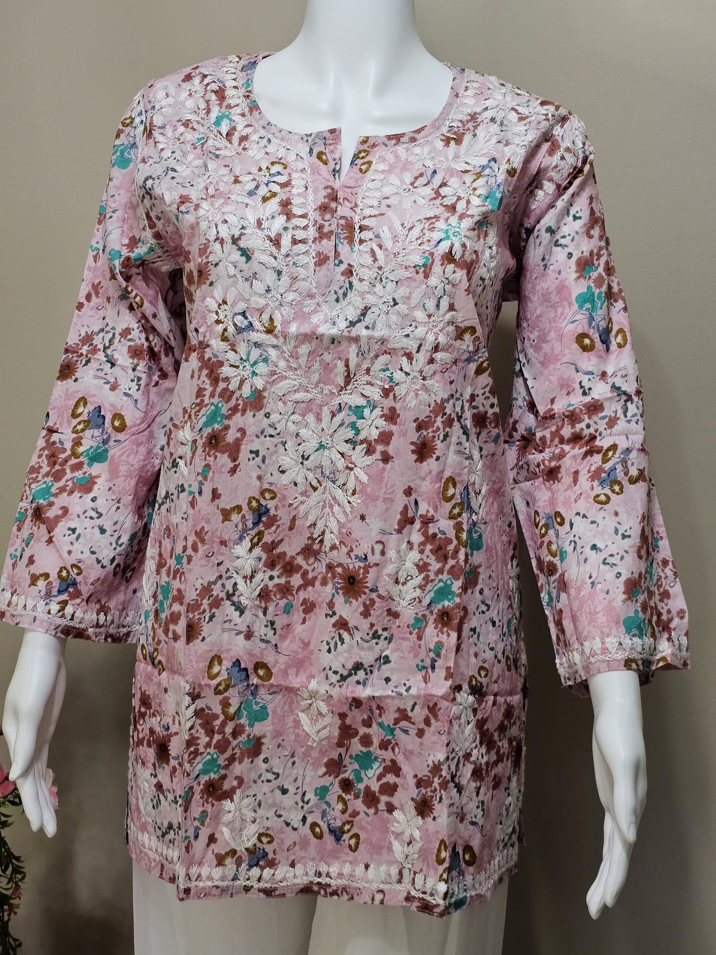 Hauts courts en modal Chikankari
