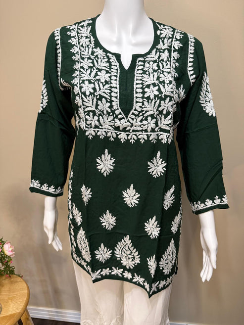 Hauts courts unis Chikankari en coton Mul
