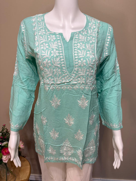Hauts courts unis Chikankari en coton Mul