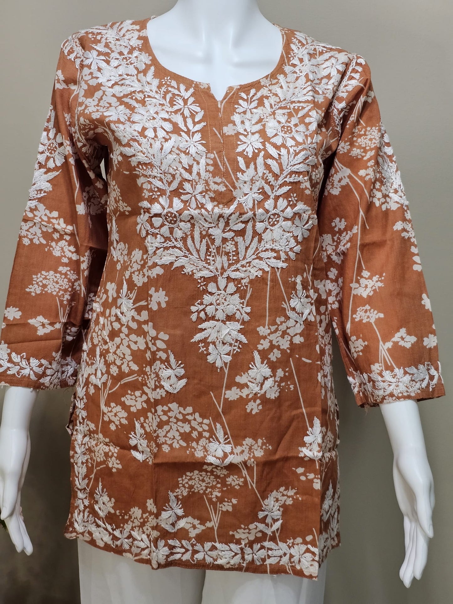 Hauts courts en modal Chikankari