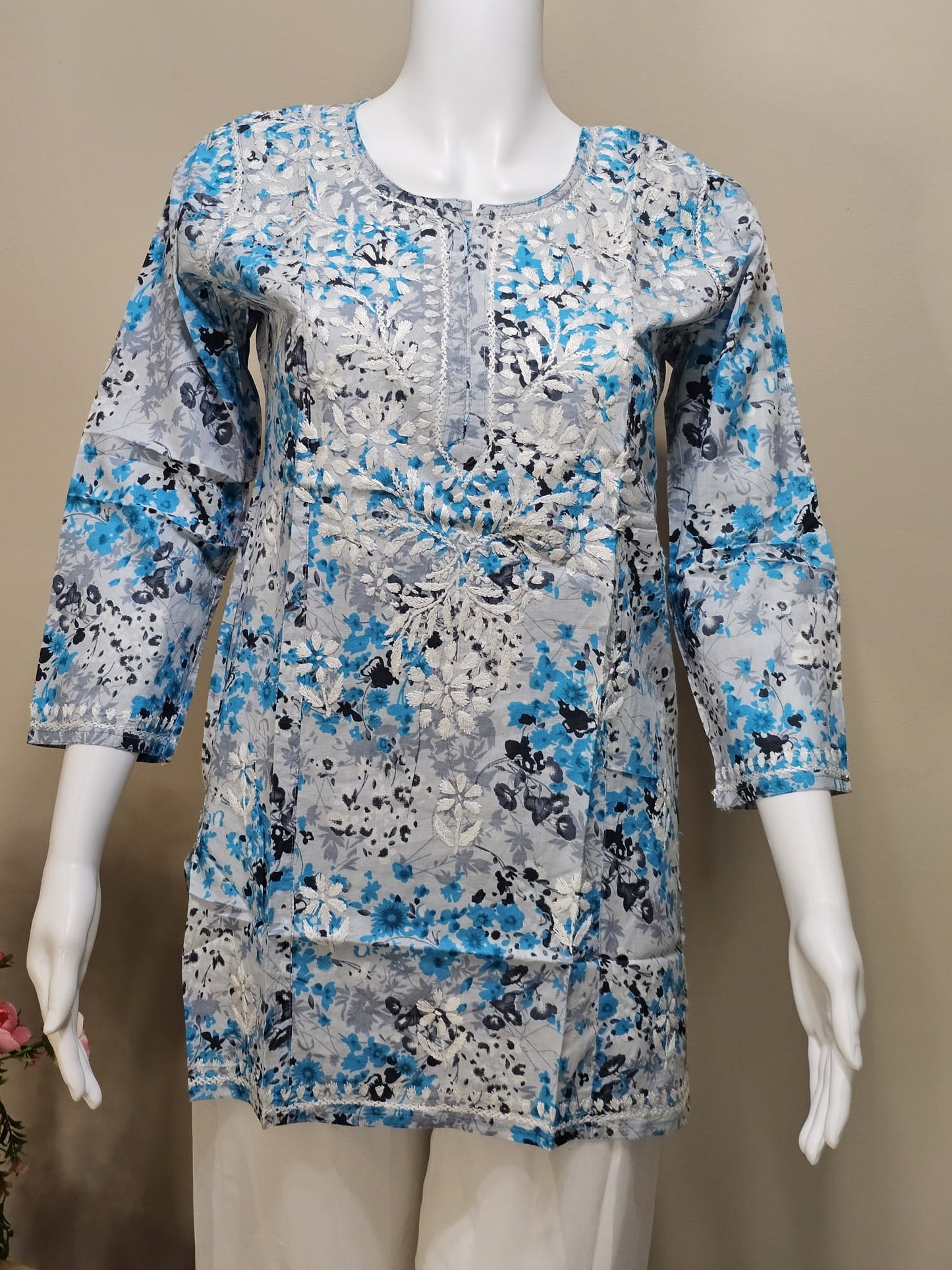 Hauts courts en modal Chikankari
