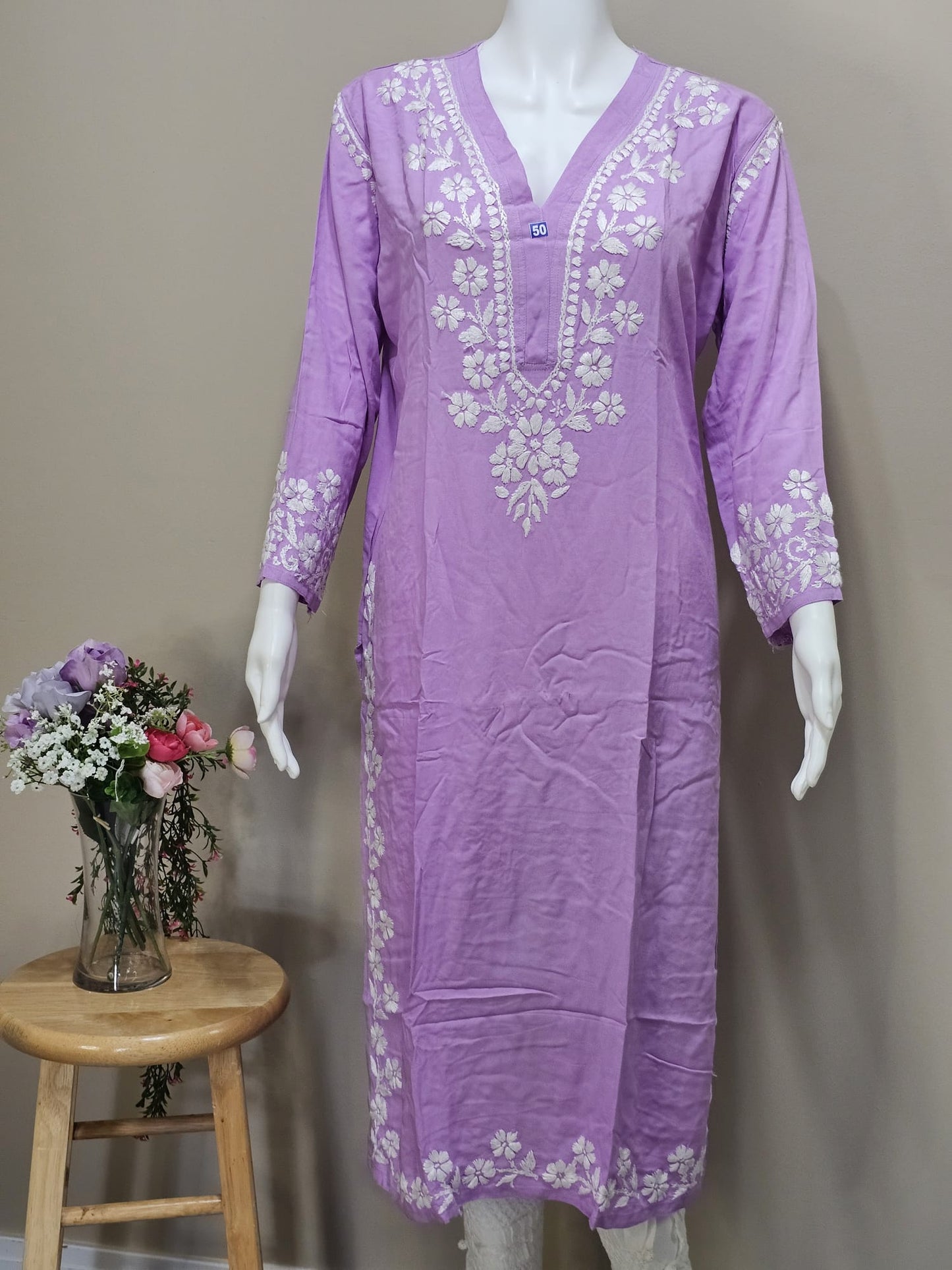 Tunique Chikankari longue en rayonne à col en V