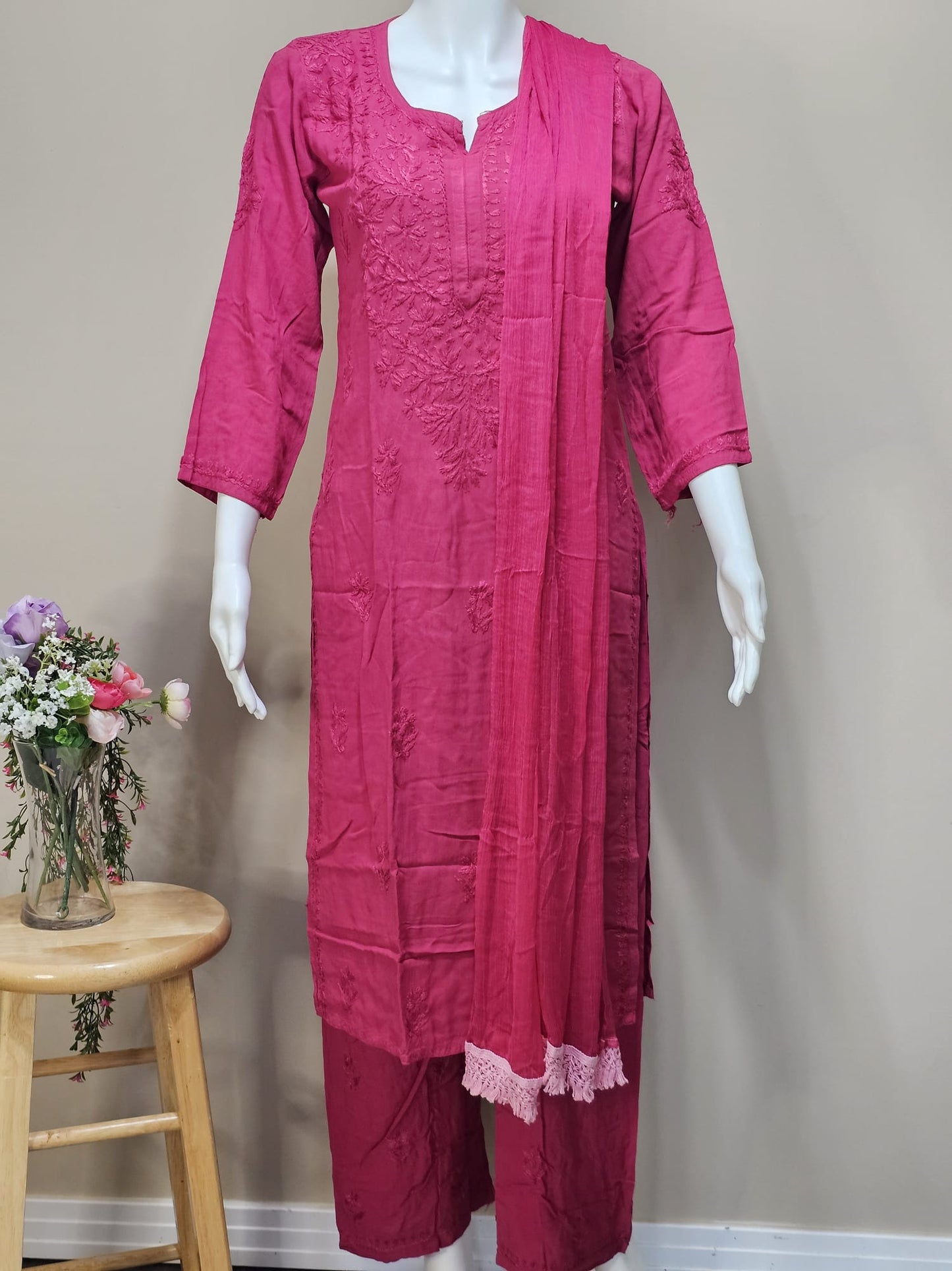 Ensemble trois pièces en rayonne Chikankari