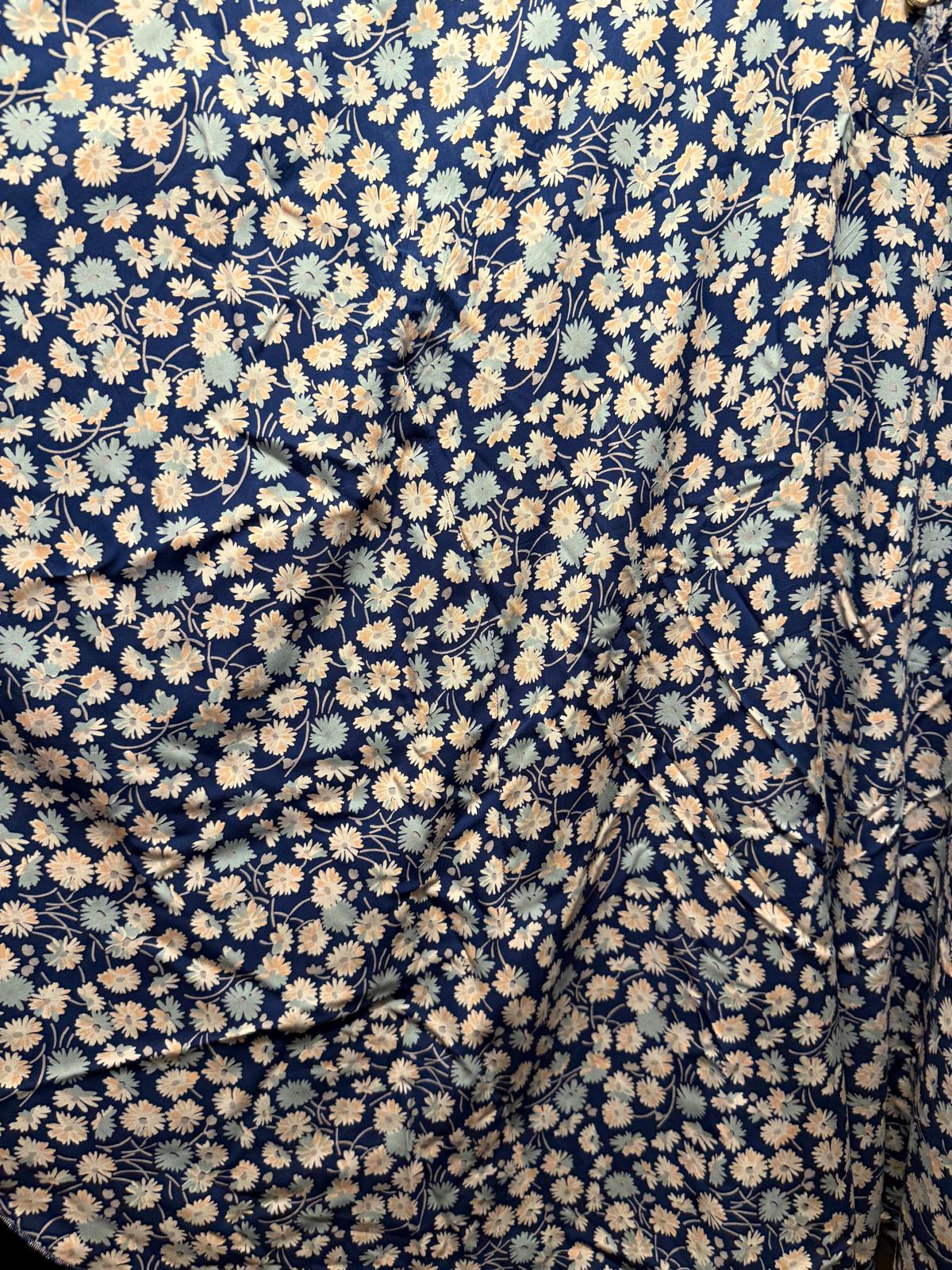 Caftan fleuri bleu et blanc