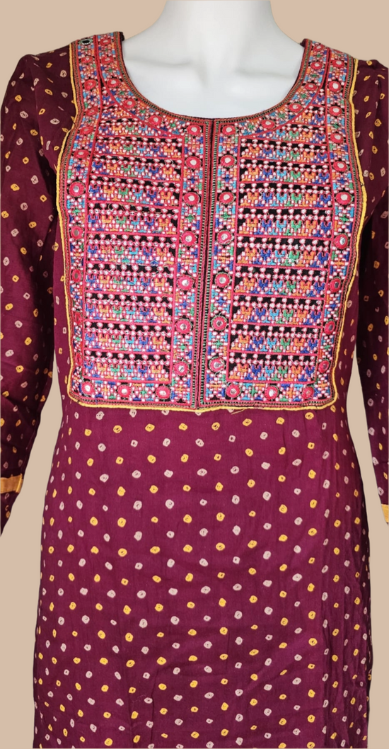 Bandhani marron avec tunique à empiècement miroir